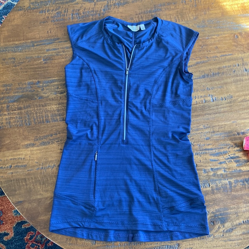 Athleta Pacifica shirt.  Navy Small Tall